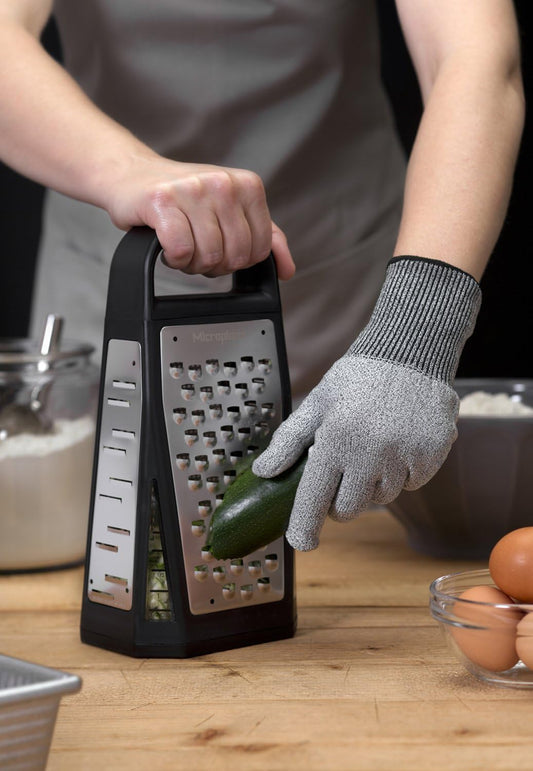 Microplane Cut Resistant Glove Keep Hands Safe in The Kitchen, One Size (Pack of 1)