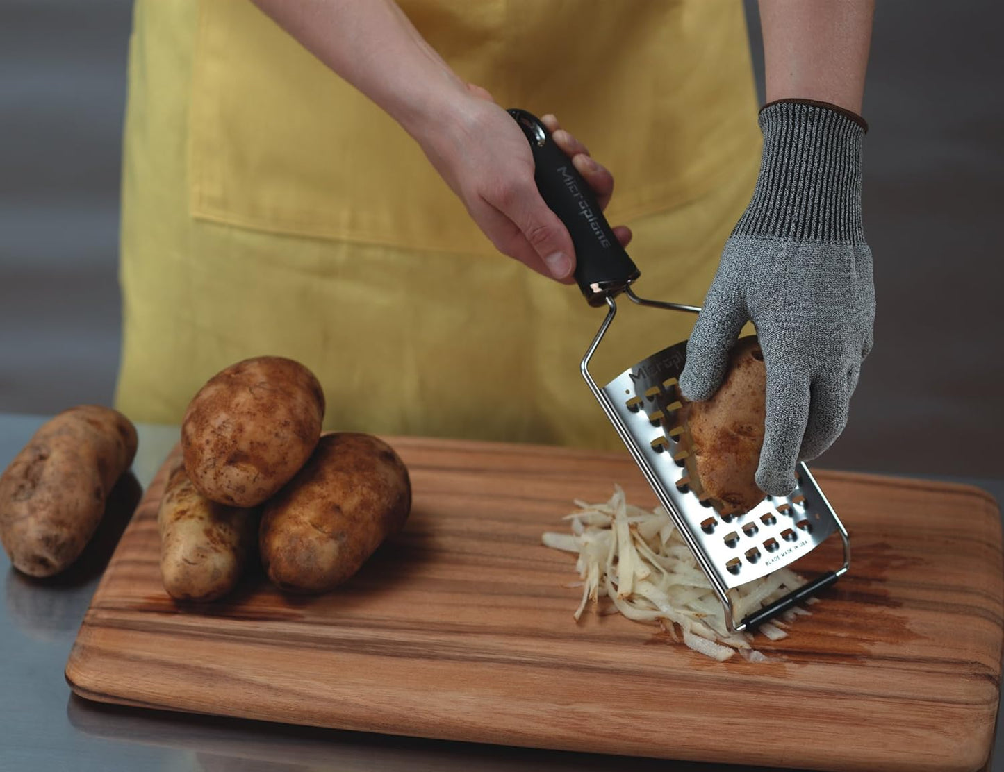 Microplane Cut Resistant Glove Keep Hands Safe in The Kitchen, One Size (Pack of 1)
