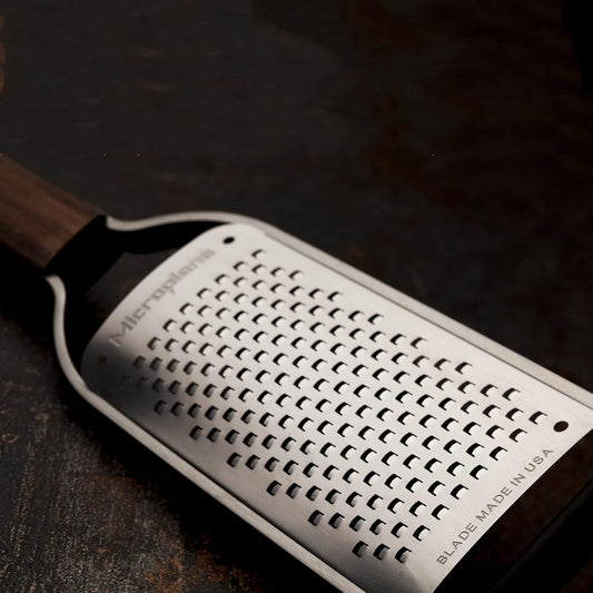 Microplane Kitchen Grater Coconut, Nuts and Horseradish Grater for Cheese, Carrot, Ginger, Coconut, Nuts and Horseradish from the Master Collection in Walnut Wood and Stainless Steel