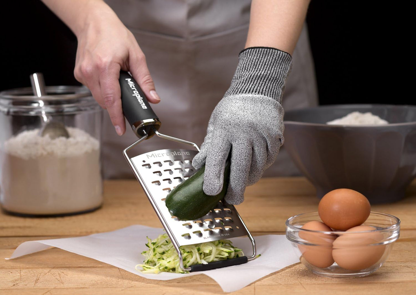 Microplane Cut Resistant Glove Keep Hands Safe in The Kitchen, One Size (Pack of 1)